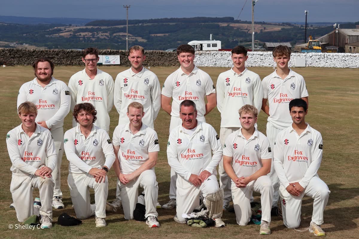 Shelley Lift the Earnshaw Cup After Convincing Victory at Cartworth Moor